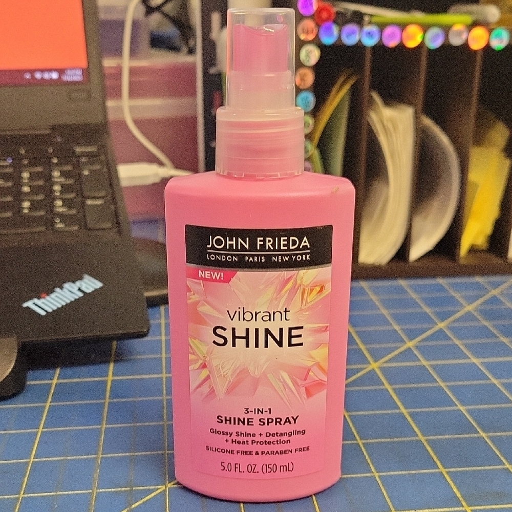 John Frieda Vibrant Shine 3-in-1 Spray 150ml New